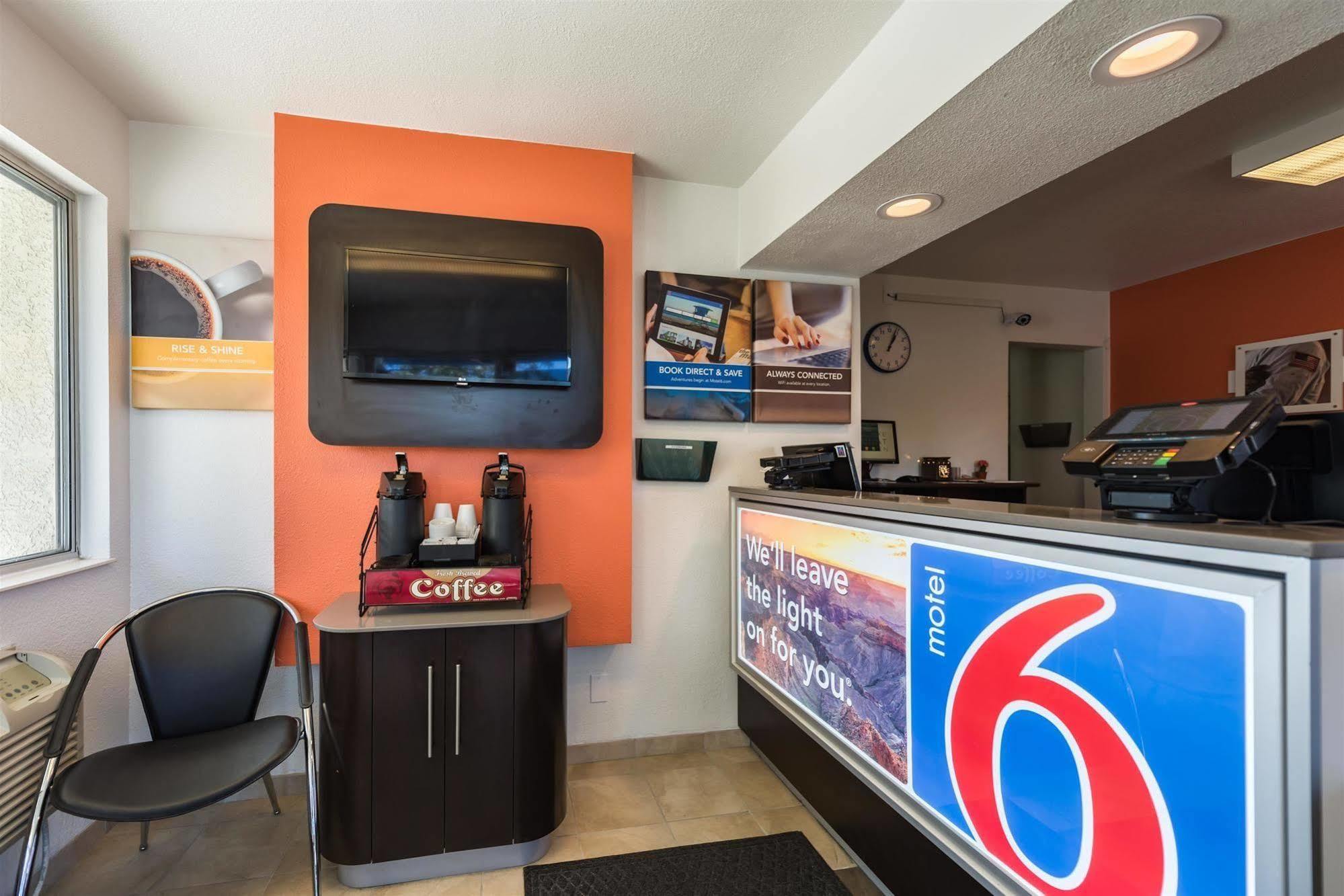 Motel 6-Reno, Nv - Virginia Plumb Luaran gambar